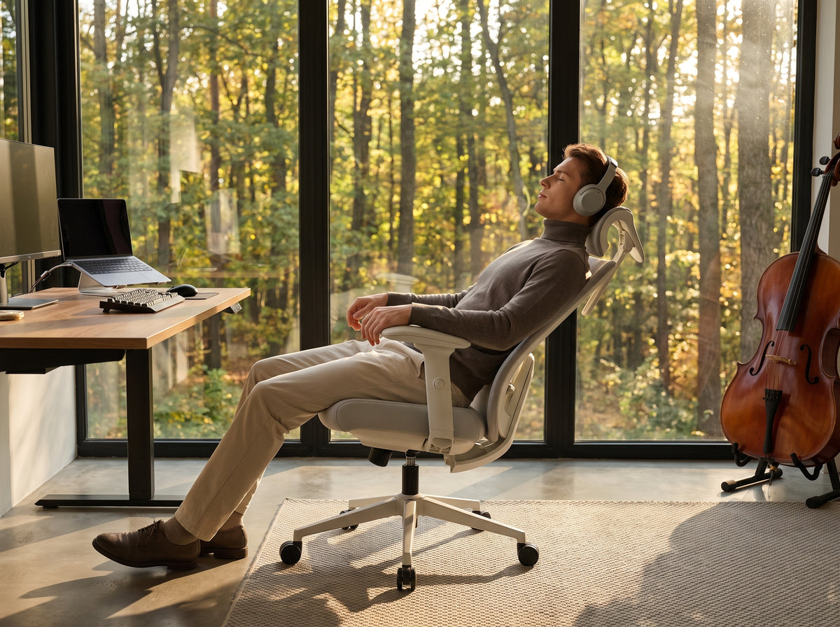 OTTUNI 097A ergonomic chair in a home office