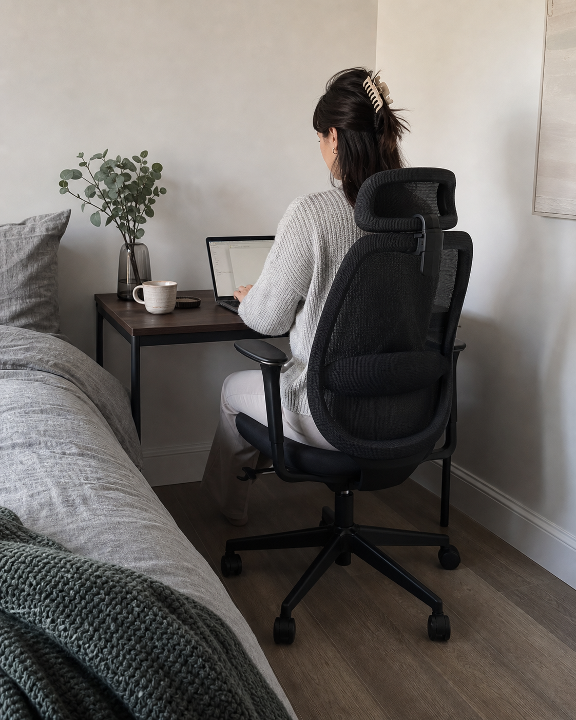 OTTUNI 082A ergonomic chair in a shared home workspace